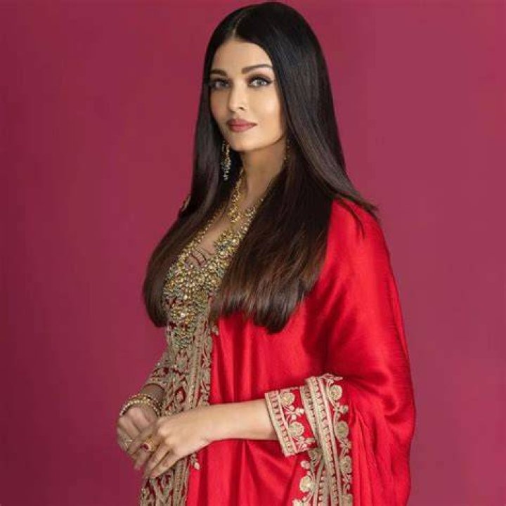 
Aish Height, Weight, Net Worth, Age, Birthday, Wikipedia, Who, Nationality, Biography 