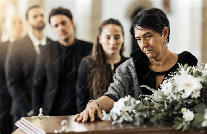 
Celebrities have taken to social media to mourn the departeds 