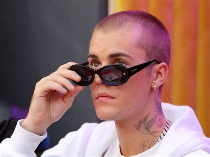 
Controversial Singer, Portable, Show Off New Hairstyle 
