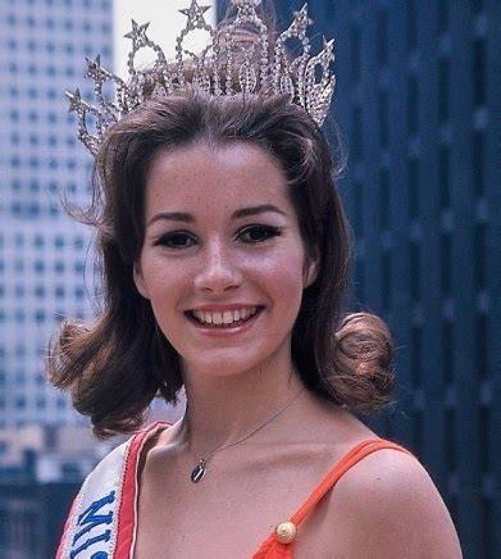 
Dorothy Anstett Height, Weight, Net Worth, Age, Birthday, Wikipedia, Who, Nationality, Biography 