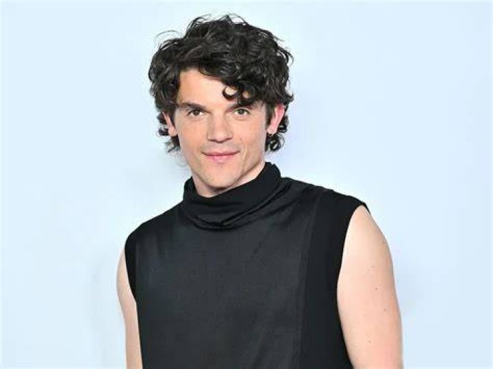 
Edward Bluemel Height, Weight, Net Worth, Age, Birthday, Wikipedia, Who, Nationality, Biography 
