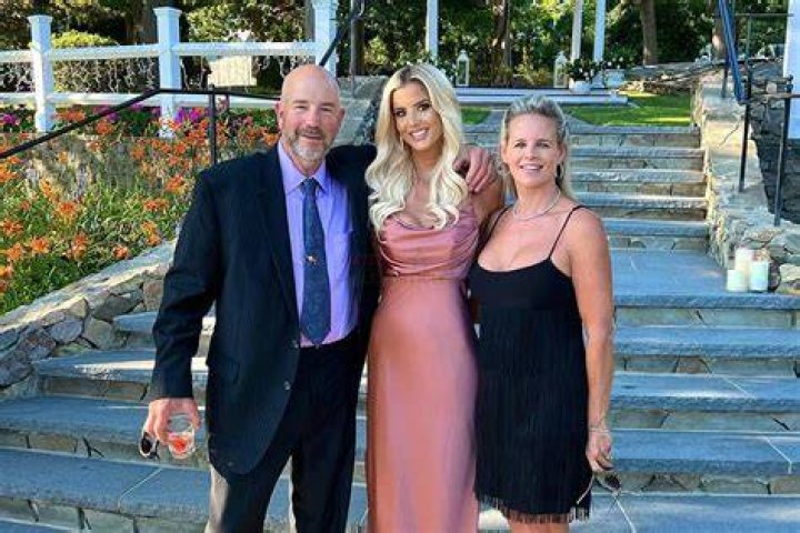 
Emma Hernan Parents, Thomas Hernan And Stephanie Hernan, And Siblings 