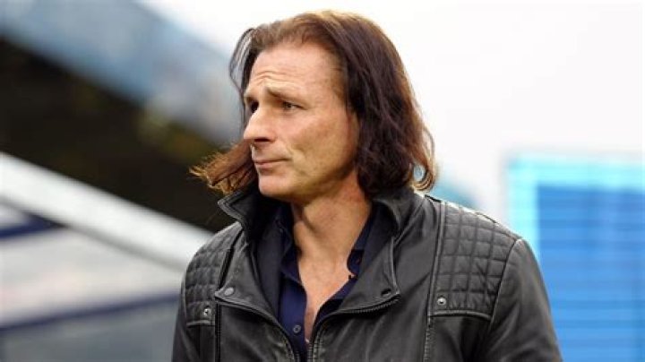 
Gareth Ainsworth Height, Weight, Net Worth, Age, Birthday, Wikipedia, Who, Nationality, Biography 