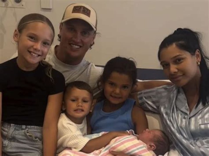 Is Shane Wighton Married to Wife? Or Dating a Girlfriend? Kids.