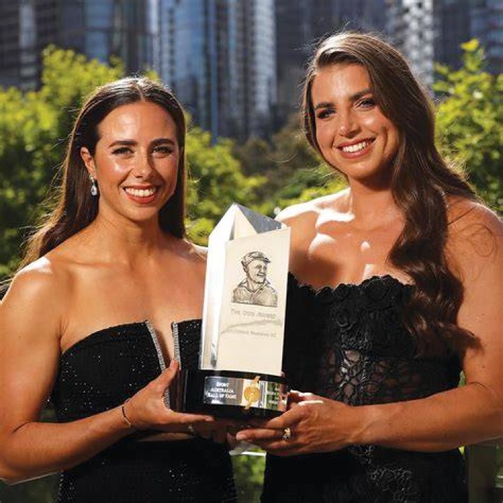 
Jessica Fox Sisters Noemie And Noeme Fox Age, Birthday, Wikipedia, Who, Nationality, Biography 