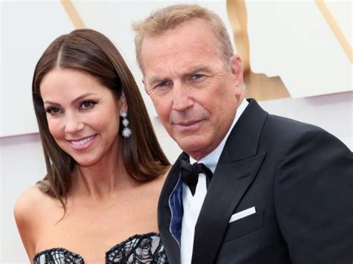
Julio Iglesias’ Past Relationships and Ex-wife 