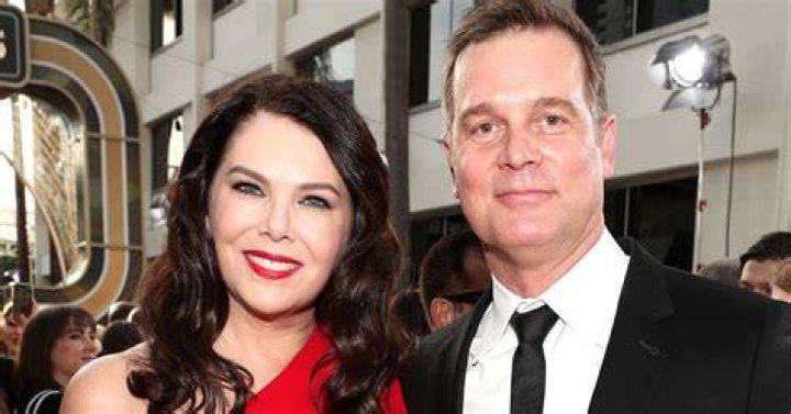 
Lauren Graham And Peter Krause Split-Up After A Cherishing Married Life Together 