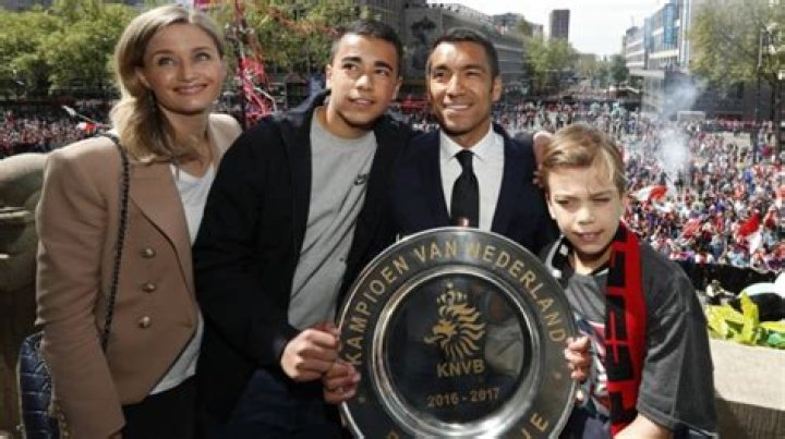 
Marieke Wolsers van Bronckhorst: 5 Facts On Gio van Bronckhorst Wife 