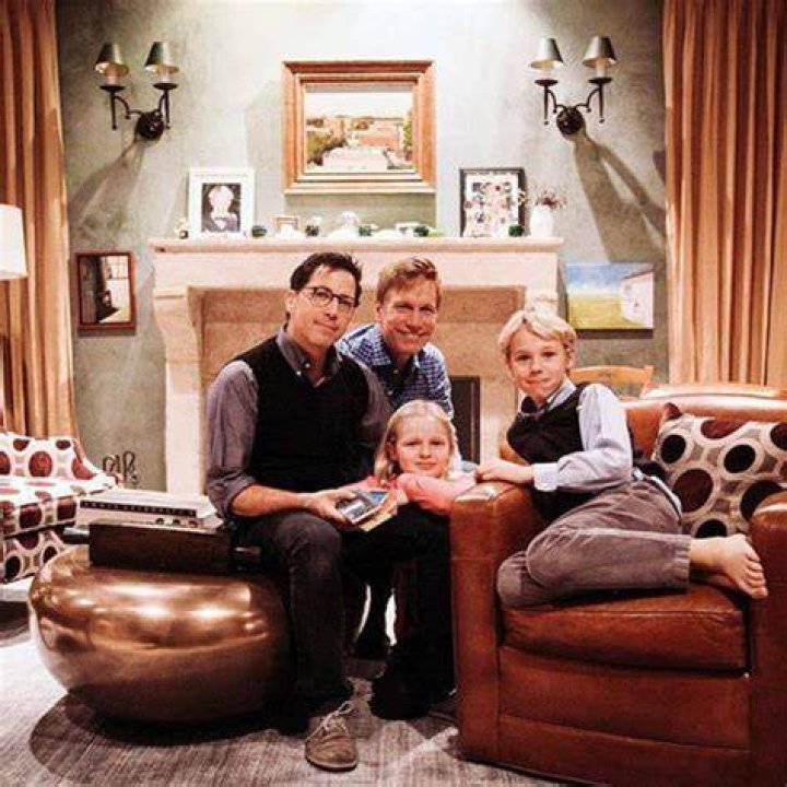 
Openly Gay Couple Don Roos and Husband Dan Bucatinsky Relationship for 30 Years with 2 Adopt Children 