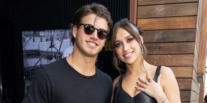 
Ruby Nikara Wiki- Who Is Singer Dating Now? Boyfriend And Parents Details 