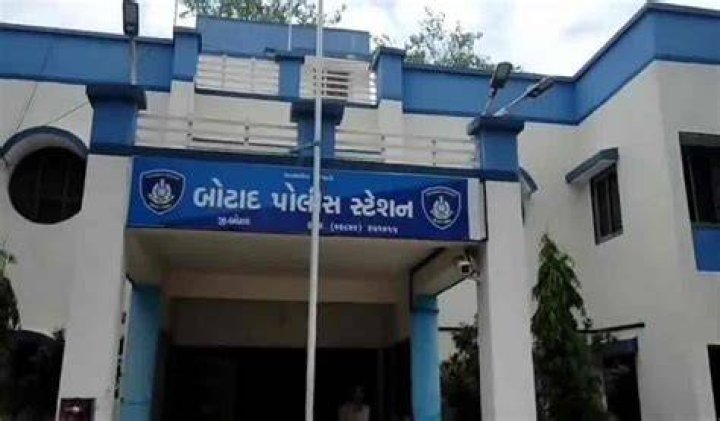 
Six killed as bus collides with container truck in Gujarat 