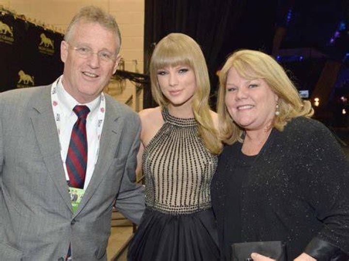 
Who are Taylor Hawkinss Parents? Taylor Hawkins Biography, Parents Name, Nationality and More 