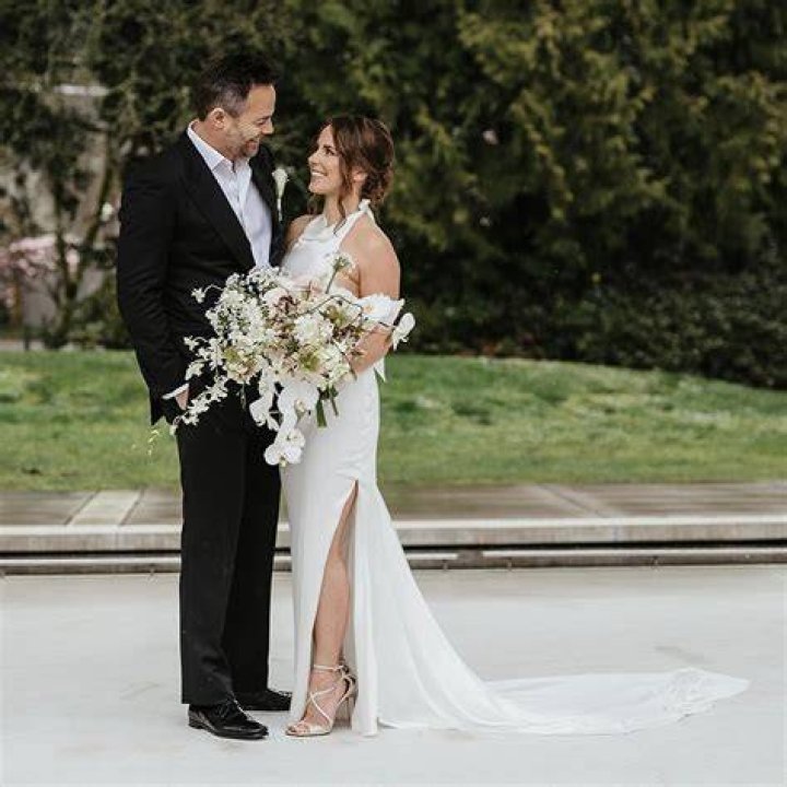 
Who Is Lane Merrifield Wife Donara? Dragon Den’s Married Life And Net Worth 